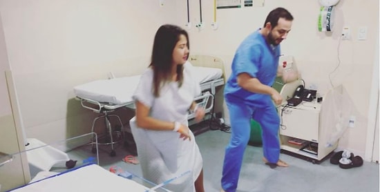 Танцуйте, мама: акушер из Бразилии танцует с беременными, чтобы облегчить их родовые схватки