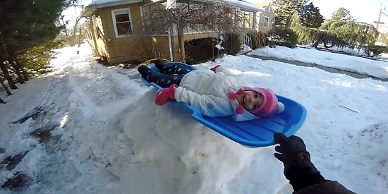 Çocukları İçin Evin Bahçesine Kayak Parkuru Yapan Baba Gibi Baba