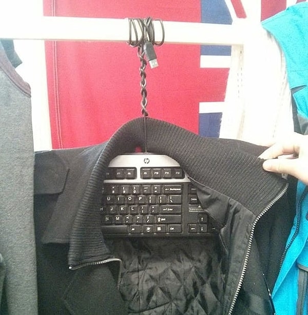 5. Старая клавиатура убережет вас от расходов на вешалки 💪