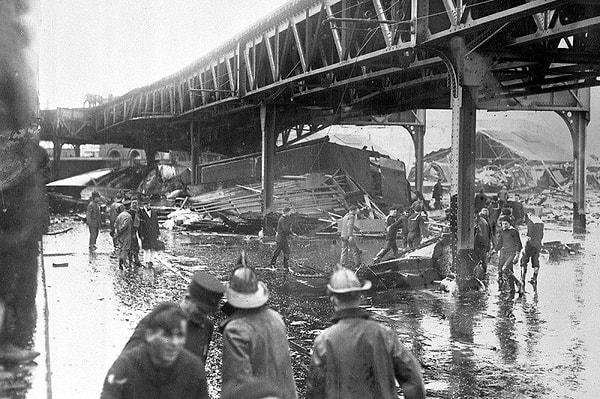 8. 1919 yılında Boston'da dev bir pekmez tankı patladı ve yarattığı sel nedeniyle 21 kişi hayatını kaybetti.