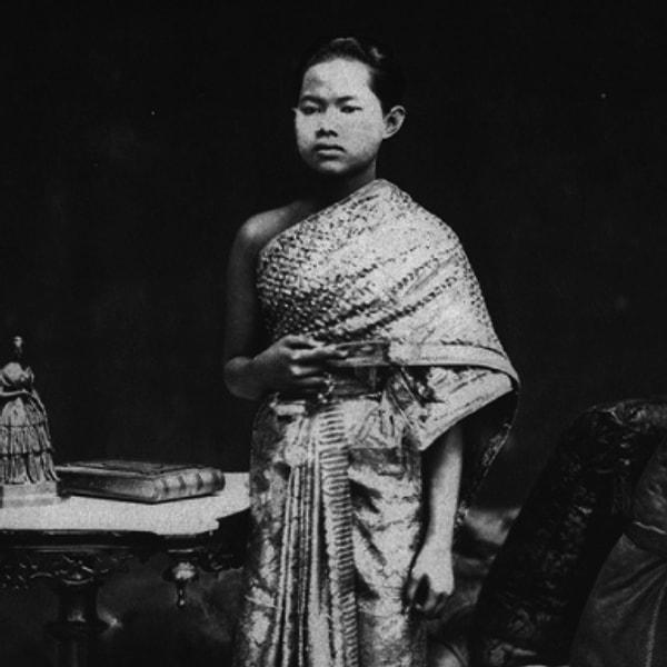 9. Eski Tayland kraliçesi  yüzlerce insanın önünde boğularak öldü. Çünkü kraliyet ailesinden birine dokunmanın (hayatını kurtarmak için bile olsa) cezası ölümdü.