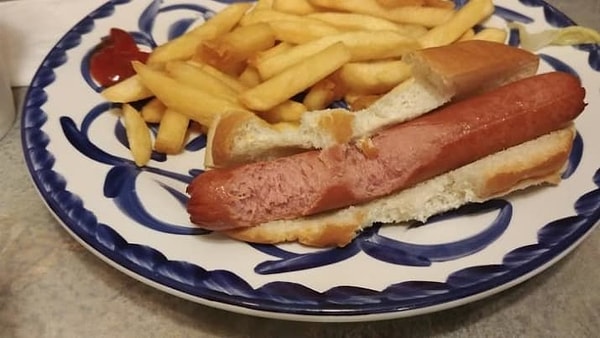 9. Это настоящее насилие над сосиской! Она не заслужила такого к себе отношения!