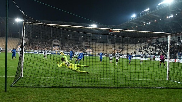 9. Какой род у существительного «пенальти»? ⚽️🥅