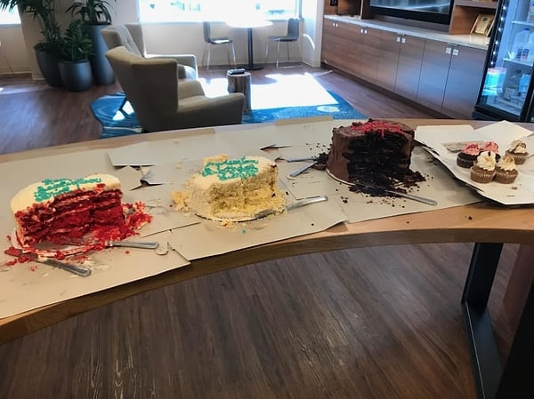 14. Печальное зрелище. Покойтесь с миром, тортики