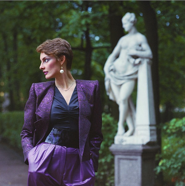 11. Элегантный вечерний костюм из шёлка и трикотажных тканей (1984)