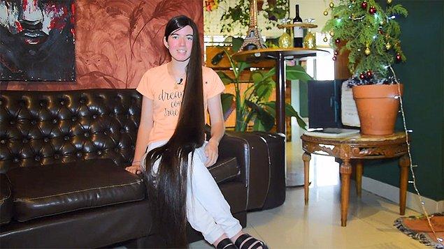 17 yaşındaki Abril Lorenzatti, Guinness Rekorlar Kitabı'nda yerini aldı. Rapunzel olarak adlandırılan genç kızın saçının uzunluğu ise 152 santimetre! 😱