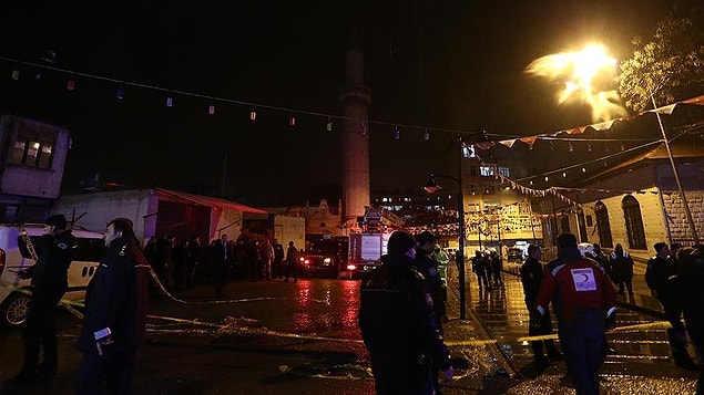 Kilis'e iki roket atıldı birisi camiye isabet etti.