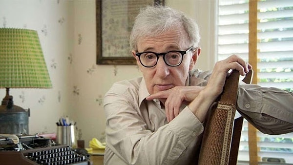 1. Итак, припоминаете ли вы, как зовут человека на фото? 🤔