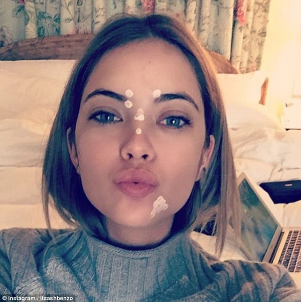 6. Как и ее коллега по сериалу "Милые обманщицы" Эшли Бенсон