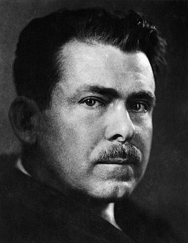 Нет, этот человек - людоед!