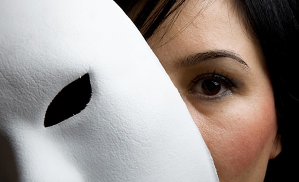 Да вы просто патологический лгун! Никто и никогда не может понять, когда вы говорите неправду. А делаете вы это большую часть своего времени....