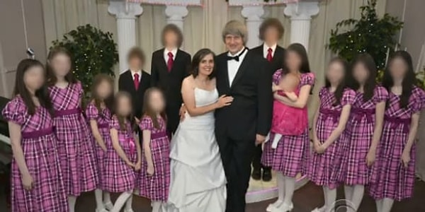 8. Согласно репортажу NBC, детей кормили всего лишь один раз в день и разрешали им принимать душ два раза в год.