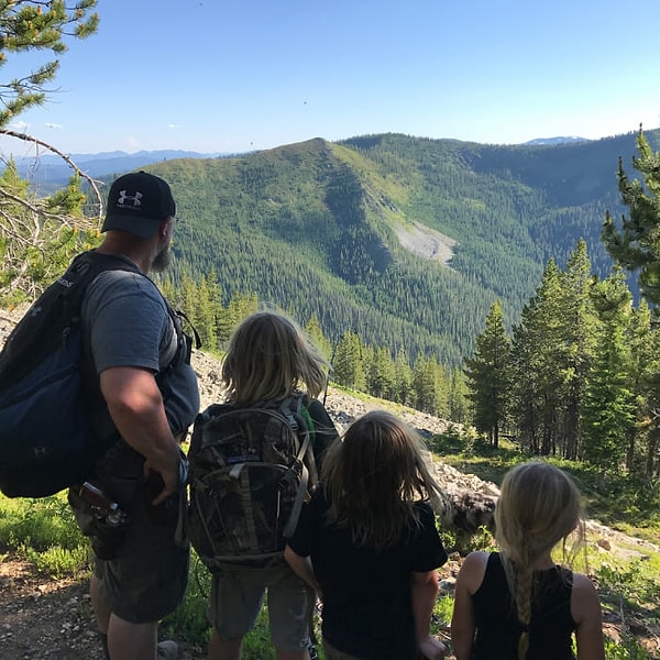 4. «Я думал, что от похода у меня останется куча хороших воспоминаний, но все, что я помню, - как мне перехватывало дыхание, как я вынужден был часто останавливаться и подолгу отдыхать», — написал Питерсон у себя на страничке в соцсети.