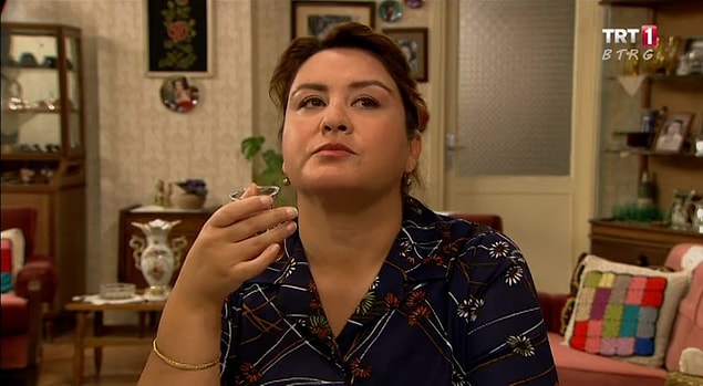 Onun tek derdi çocukları! Oğullarının SSK'lı bir işte çalışmasını, kızının SSK'lı biriyle evlenmesini istemekten başka bir şey yapmamıştı. Hayalleri de gerçek olmadı tabi.
