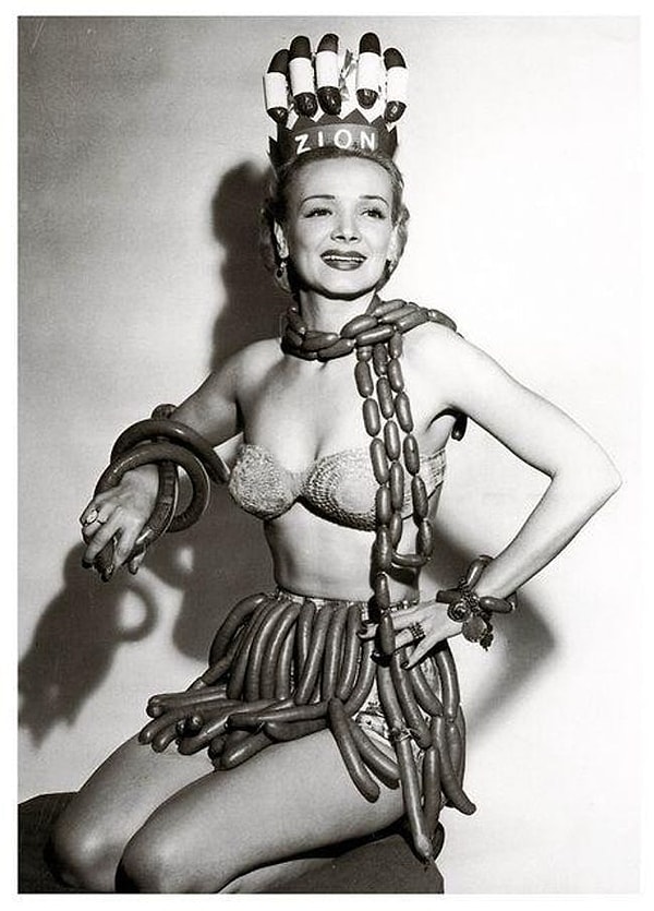 4. Сосисочная королева 1955 года, получившая титул на Национальной неделе хотдогов