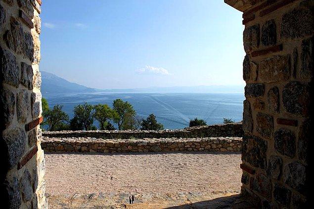 10. Ohrid Gölü, Arnavutluk-Makedonya