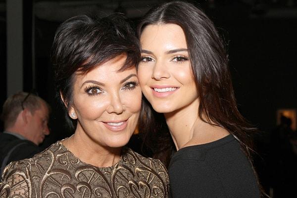 Kardashian hanedanlığının kurucusu diyebileceğimiz, günümüzün en ünlü ailelerinin başında gelen Kardashian kadınlarının annesi Kris Jenner'ı çoğumuz biliyoruz.