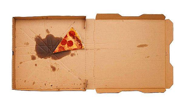 11. Yağ ve kağıt lifleri geri dönüşümde ayrıştırılamadığı için, yağlı pizza kutuları asla geri dönüşüme sokulamıyor.