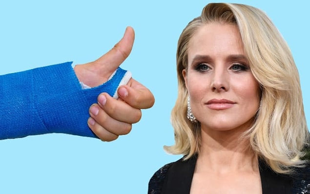 8. Kristen Bell, sokak hokeyi oynarken bir keresinde iki bileğini birden kırmış 😱