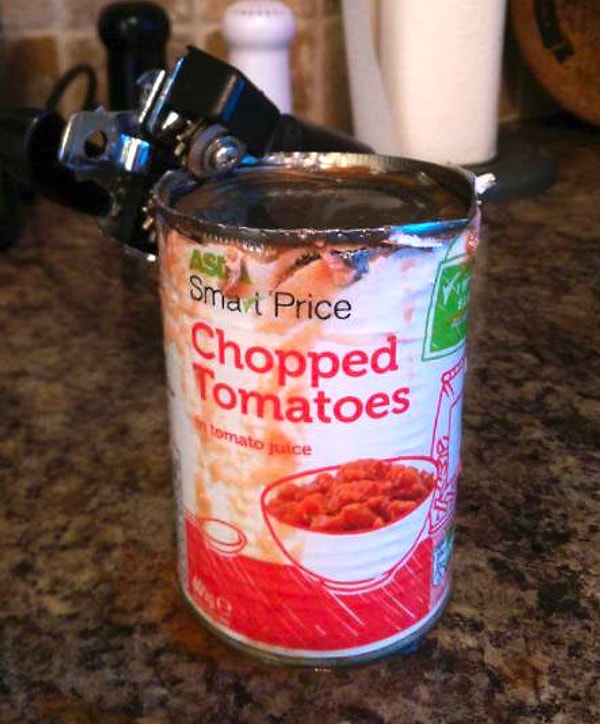 2. С чем вы явно не дружите, так это с открывашкой!