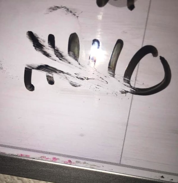 7. А если вы пишете маркером на белой доске, то нужно следить за каждым своим движением, иначе...