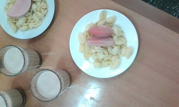 15. Россия: макароны с ветчиной.