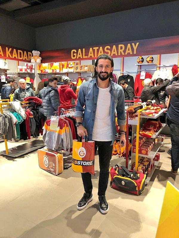 Yellow Friday'e Galatasaraylı futbolcular, sporcular, yöneticiler, eski futbolcular,  Fatih Terim ve ünlü isimler de katıldı.