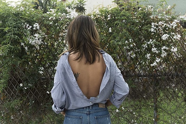 3. Создать эффект выгоревших волос без траты денег на дорогущие салонные услуги можно с помощью осветляющего шампуня и соответствующего кондиционера