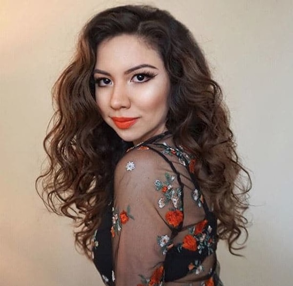 7. Коралловая помада