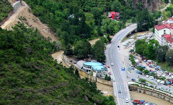Trabzon'un Maçka ilçesi'nin girişindeki 100'üncü Yıl Parkı, Maçka Belediyesi'nce özel bir şirkete ihaleyle kiralandı.