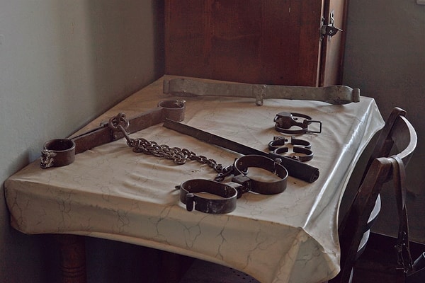 12. Кандалы из Бухенвальда