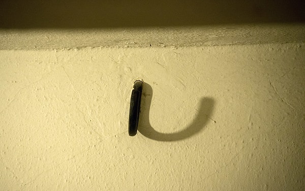 13. Крюк в подвале крематория Бухенвальда, где было задушено и повешено 1100 заключенных