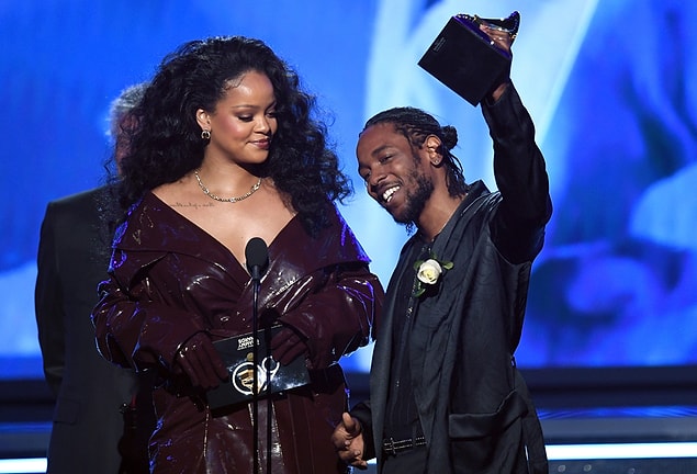 Ünlü rap sanatçısı Kendrick Lamar da geceyi 5 ödülle kapattı