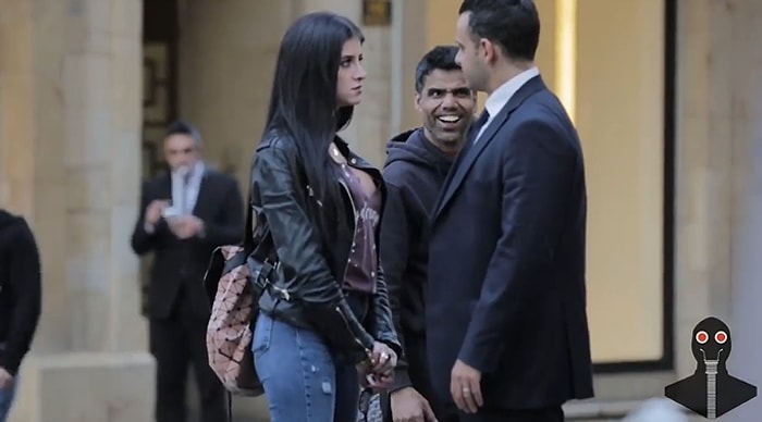 Beyrut Sokaklarında Bir Anda İnsanların Önüne Çıkarak Bakışlarıyla Onları Ürkütmeye Çalışan Ekip