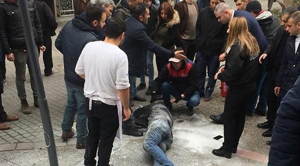 Bugün de işsizlik nedeniyle bir vatandaş Balıkesir’deki Karesi ve Altıeylül Belediyesi'nin önünde kendini yaktı.
