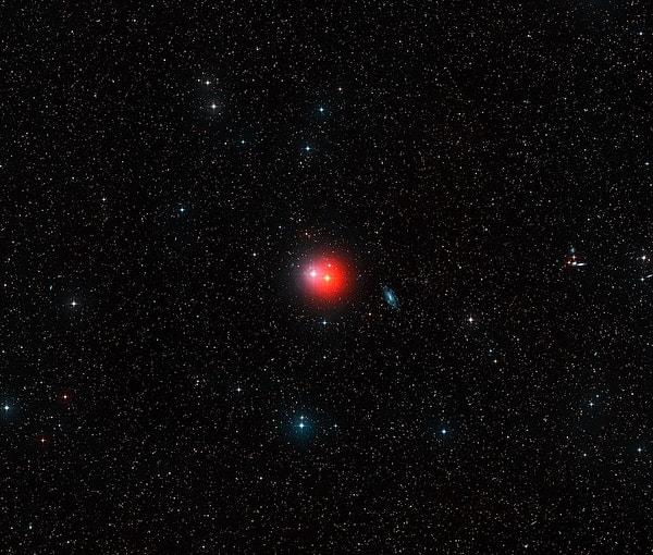 16. π1 Gruis yıldızı ve etrafı
