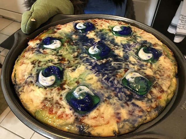 16. Hah, bir bu eksikti. Tidepod'lu pizza.