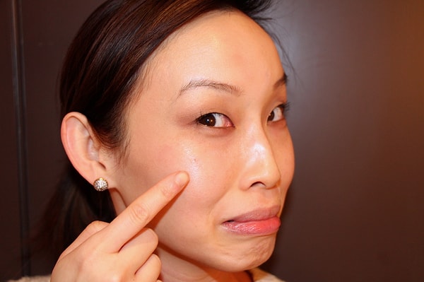 9. Давить прыщи