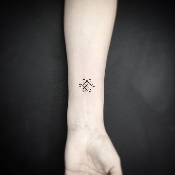 7. Весы — изящество в простоте