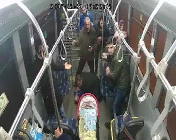 BONUS: 2018'in gelişi, 2017'nin bitişinden belliydi sanki: Belediye otobüsü şoförü Hayrettin Şahin, dili boğazına kaçan on aylık bebeğe acil müdahalede bulundu ve hayatını kurtardı.
