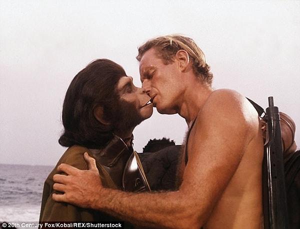Gallup insanların yalnızca şempanzelerle değil, diğer maymunlarla da melez ırklar ortaya çıkarabileceğini iddia etti.