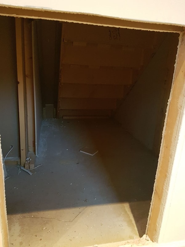 Около 4 квадратных метров, больше, чем он думал.