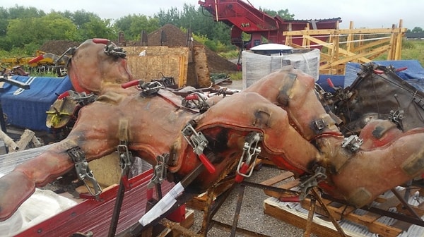 21. Скульптура Рональда Макдональда похожа на устройство для пыток