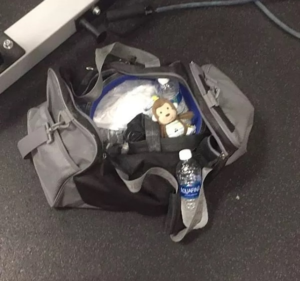 7. Папа, игрушка ребенка которого таинственным образом оказались в его спортивной сумке в качестве напоминания о том, что перерывов быть не может