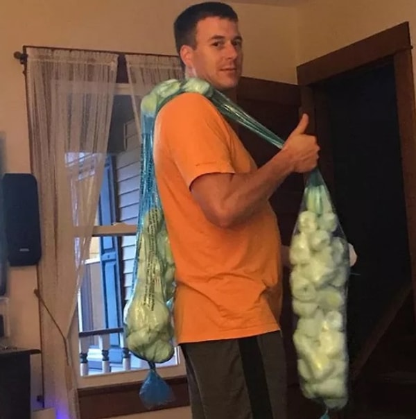 8. Отец, выполняющий работу, которую никто не хочет делать)