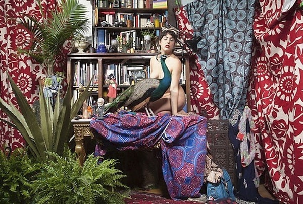 7. История знакомства этой эксцентричной парочки началась, когда Вентико заказала павлина для одной из своих арт-инсталляций.