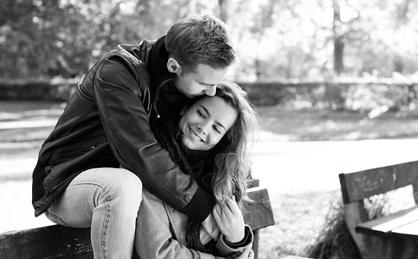 10. «Мне нужна та, что будет смеяться над моими шутками, даже если они несмешные»