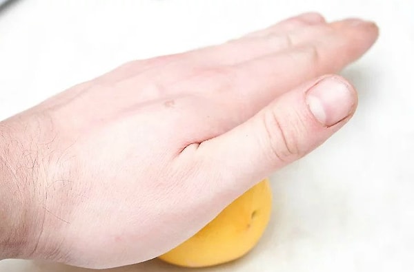 11. Для того, чтобы легко выдавить сок из лимона, покатайте его по столу