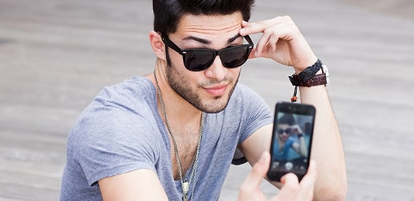 7. Разновидность расстройства под названием "острая форма" (acute) заключается в фотографировании себя трижды в день с последующей публикацией в соцсетях.