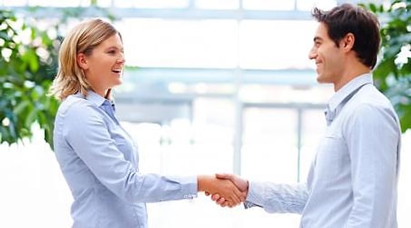 4. Здороваетесь вы обычно...